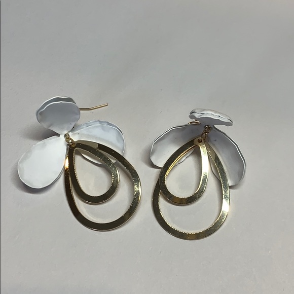 White and Gold Flower Earrings - Picture 2 of 3